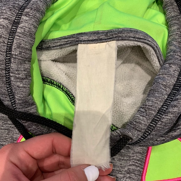 Under armor sweater - Picture 3 of 5